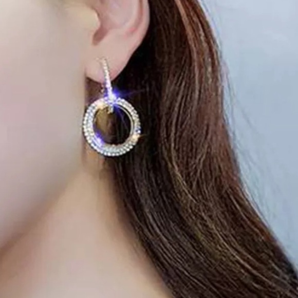 Beautiful Silver plated round crystals Earrings 🌺 - Picture 8 of 8